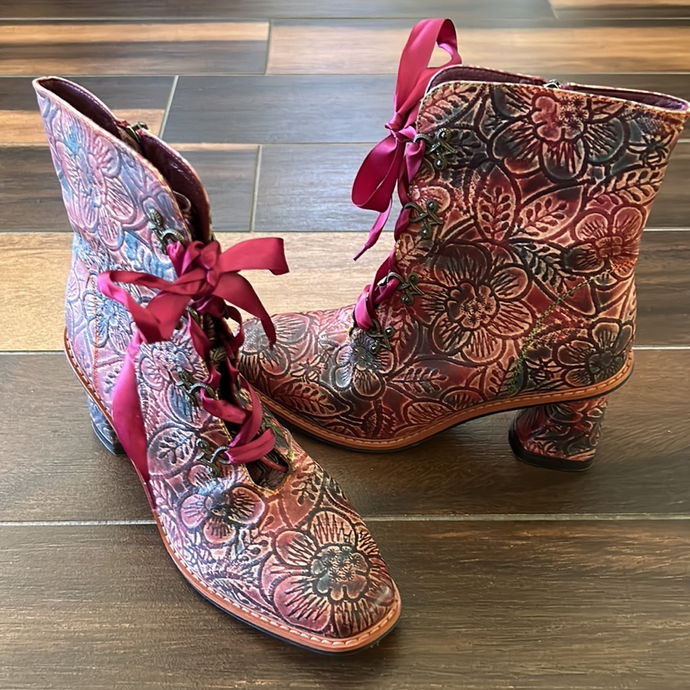 Elegant Floral Lace-Up Boots with Burgundy Highlights